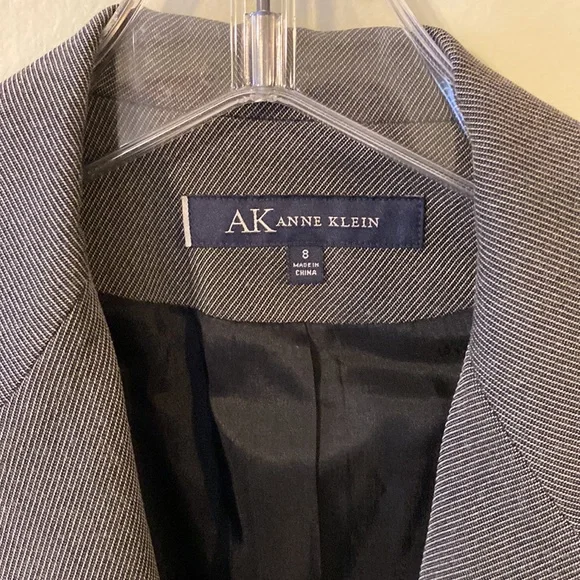 Anne Klein Gray Blazer, size 8, business or casual - Picture 2 of 3